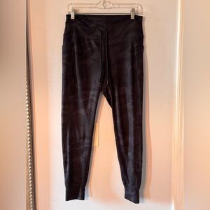 Women’s Spyder Black Camouflage-Pattern Joggers